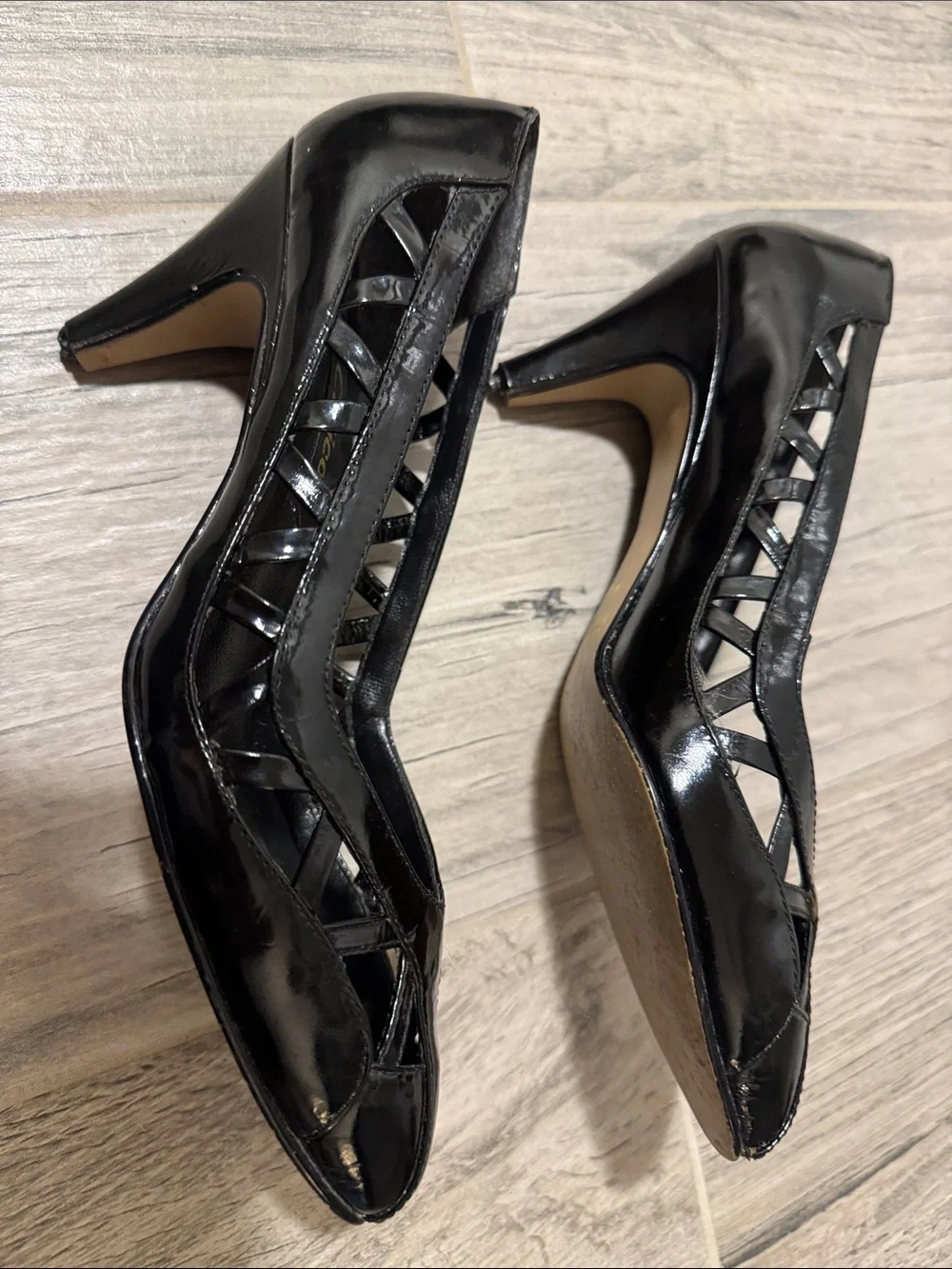Calico Women's Black Patent Leather Pointed Toe Heels